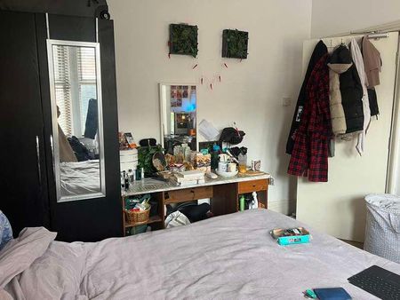 Arthur Avenue: Bed Student House, NG7 - Photo 5