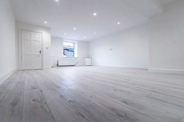 Room in a Shared House, Capstone Road, BR1 - Photo 1