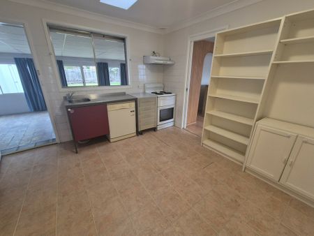 Neat & Tidy Family Home In Quiet Cul-de-sac! - Photo 2