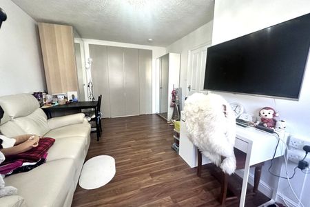 Carpenter Close - Photo 2