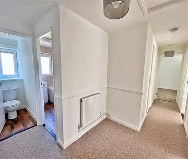 3 bedroom flat to rent - Photo 5