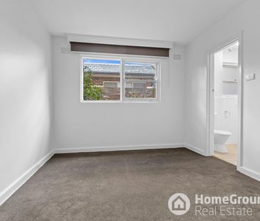 Renovated Hawthorn Apartment Offering Style and Convenience - Photo 4