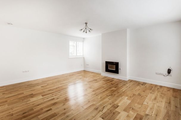 Ashley Road, Walton-on-Thames, KT12 - Photo 1