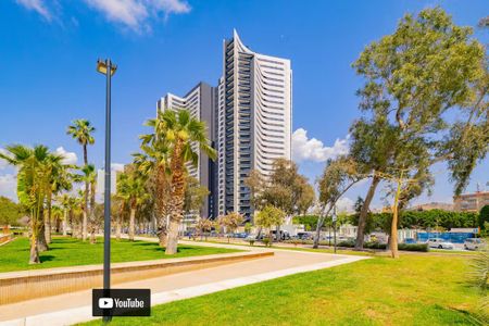 Paseo Martiricos, Málaga, Andalusia 29009 - Photo 3