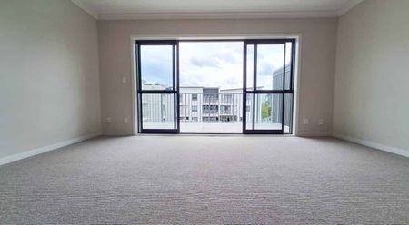 Rare 1 bedroom apartment in Flat bush - Photo 2