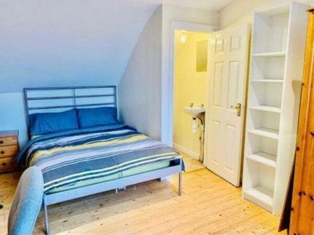 Donegall Road, En-Suite Room 5, All Bills Included, Belfast, BT12 5NB - Photo 5