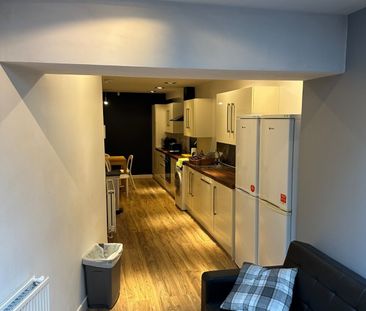 19 Whitegate Road, Huddersfield, HD4 - Photo 1