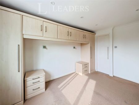 4 bedroom house to rent Ringwood Close, RH10 - Photo 4