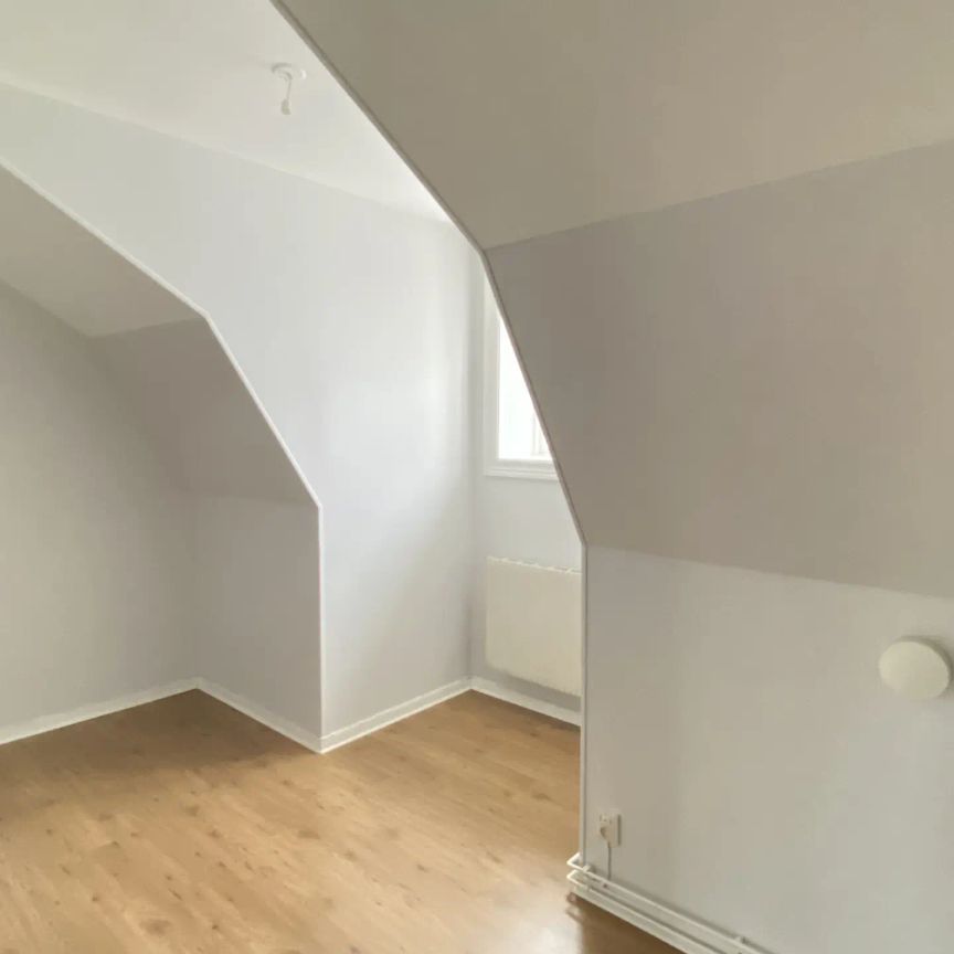 Järnvägsparken: Stor trea högst upp i k-märkt hus - Foto 1