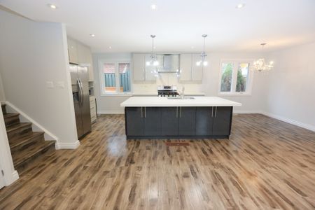 For Lease - 246 Hodgson Drive, Newmarket, Ontario - Photo 5