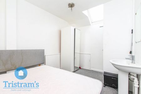 4 bed Mid Terraced House for Rent - Photo 5