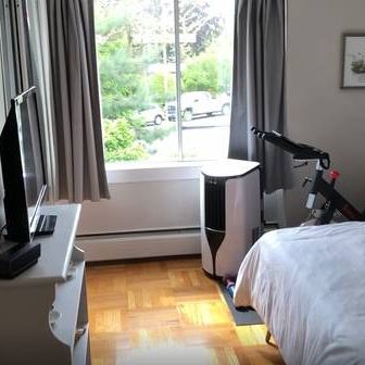 Renovated Large 1 Bedroom Suite near SkyTrain - Photo 3