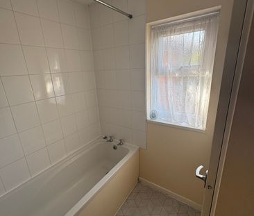 WALNUT TREE, MILTON KEYNES - 1 BEDROOM - Photo 2
