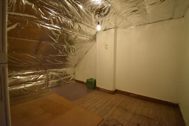 COMFORTABELE RIJWONING GELEGEN IN HET CENTRUM VAN IEPER - Photo 1