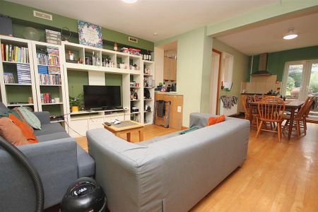 1 bedroom in a house share to rent - Photo 3