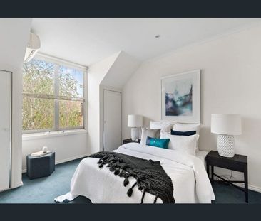 2 STOREY TOWNHOUSE IN THE HEART OF PRAHRAN - Photo 4