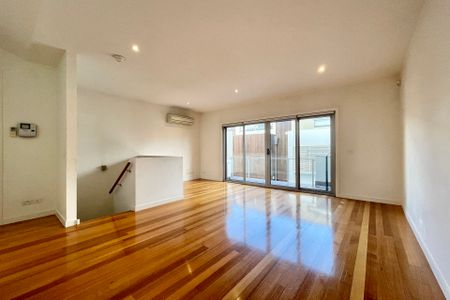 7/4 Urquhart Street, Northcote - Photo 2