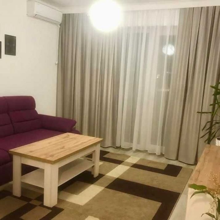 2 Camere intrarea in Parcul Cismigiu - Fotografie 1