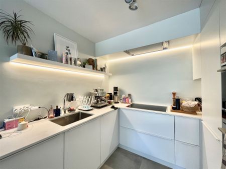 Prachtig 2 slaapkamerappartement met terras en autostaanplaats! - Foto 2