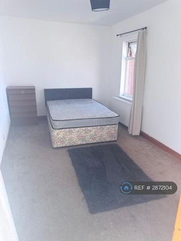 6 bedroom semi-detached house to rent - Photo 5