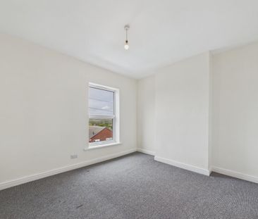 2 bedroom semi-detached house to rent - Photo 5
