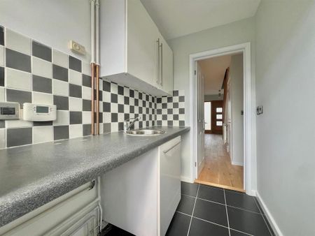 3 bedroom detached house to rent - Photo 4