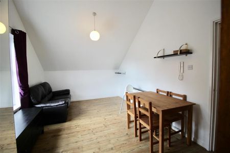 2 bedroom Flat To Let - Photo 2