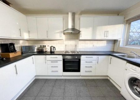 1 bedroom in a house share to rent - Photo 3