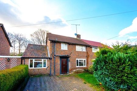 Balmoral Drive, Woking, Surrey, GU22 8EY - Photo 3