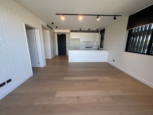 Fully renovated one bedroom apartment in The Grand! - Photo 1