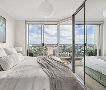 Panoramic views & luxury in the 'Elan' building - Photo 5