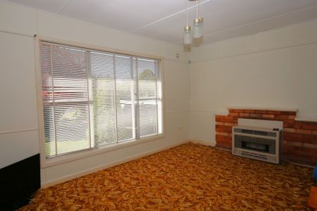 FAMILY HOME IN OBERON - Photo 4