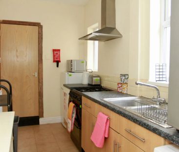 St Leonards Road (3 bed) - Photo 2
