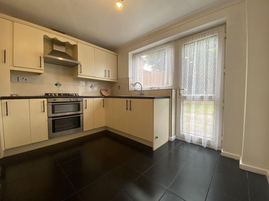 4 bedroom detached house to rent - Photo 1