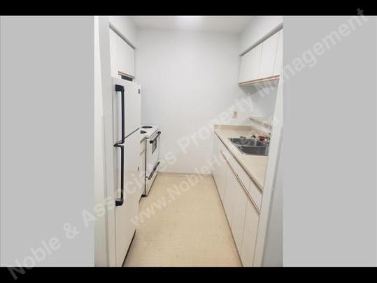 1XXX East Broadway 207 Vancouver - Photo 1