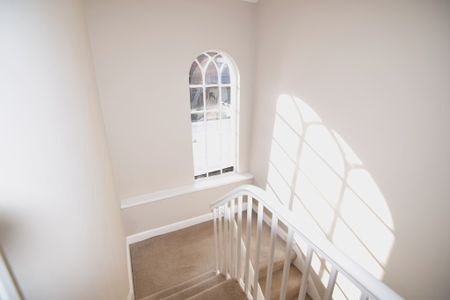 To Let 3 Bed Semi-Detached House - Photo 4