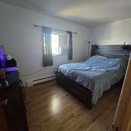 4½ à 995$ par mois (eau chaude et chauffage inclus) - Photo 3