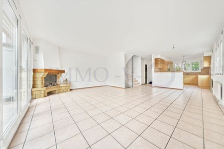 SPACIOUS WITH LARGE QUIET GARDEN - Photo 2