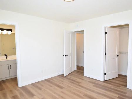 SF351 - Brand-New Duplex Homes in SW Edmonton | 5 Avenue SW (Alces) — SF351 - 3 Bed | 2.5 Bath Upper Home - Photo 5