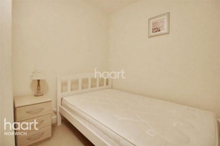3 bedroom semi-detached house to rent - Photo 2