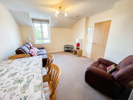 8 Greenwood Court, Ballynahinch Road, Lisburn, BT27 5GF - Photo 2