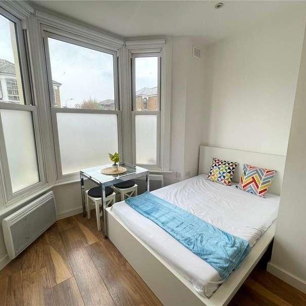 Bloemfontein Road, London, W12 - Photo 1