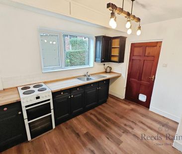 3 bedroom semi-detached house to rent - Photo 4