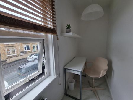 4 bedroom terraced house to rent - Photo 4