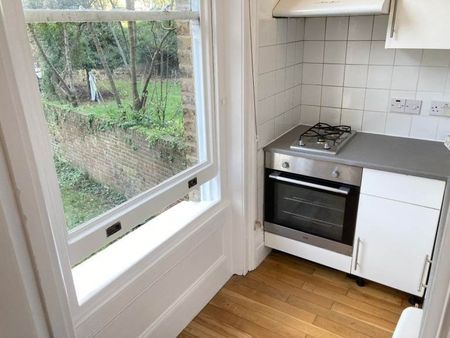 Studio Flat, Very Near Grange Park Triangle Area, W5 - Photo 4