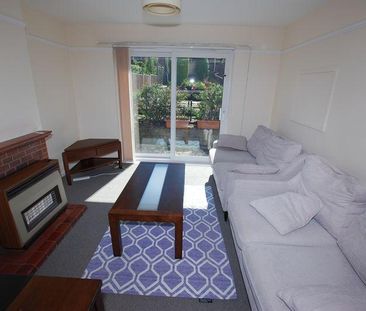 4 bedroom semi-detached house to rent - Photo 3