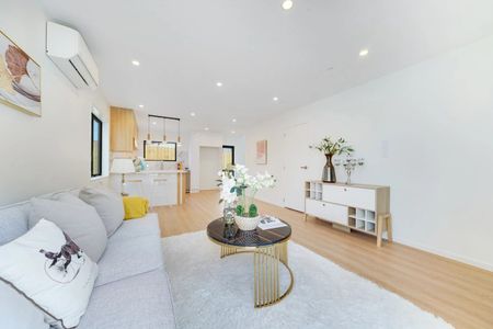 3 Bedrooms Modern Comfort & Convenience in Papatoetoe! - Photo 2