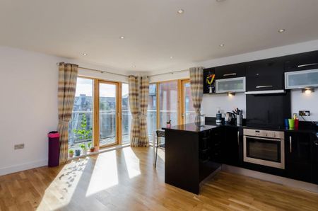 2 bedroom flat to rent - Photo 2