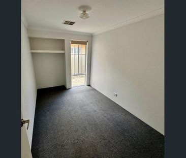 Family Home, Walk to Train in 5mins No Car Needed! - Photo 3