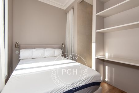 Rue Bassano, - Photo 2